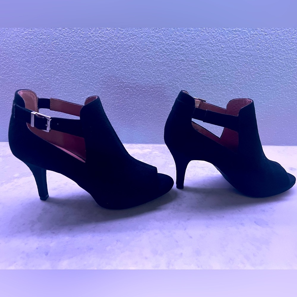 Abella True Comfort peep toe heels